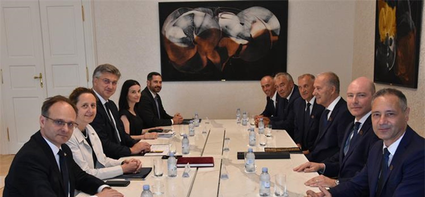 Plenković s predstavnicima Viteškoga alkarskog društva Sinj